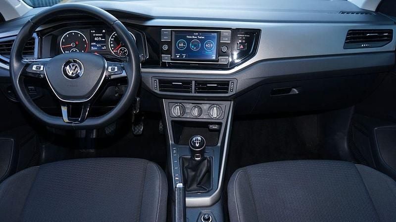Second-hand VW Polo Comfortline 75 CP (55 kW) 2018 Alb Hatchback