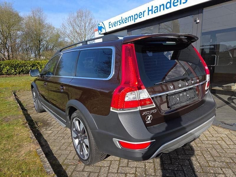 Gebraucht Volvo XC70 Kinetic 220 PS (161 kW) 2016 Braun Kombi