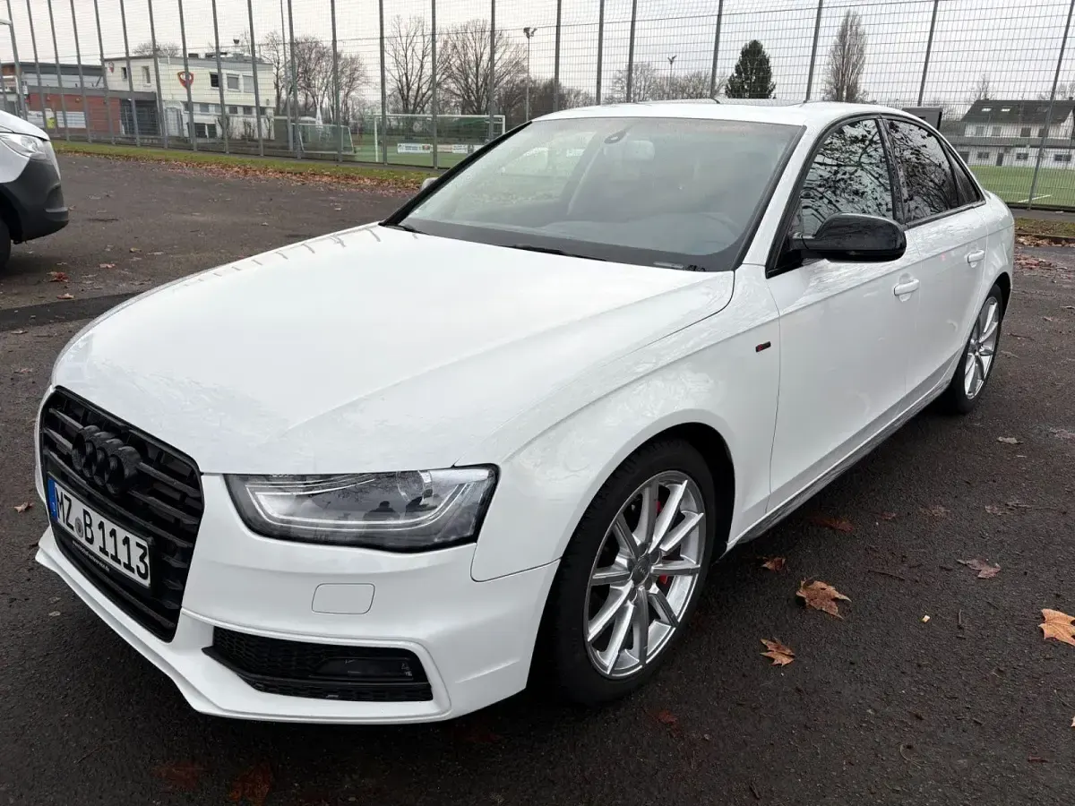 Używany Audi A4 S-Line 220 KM (161 kW) 2018 Biały Sedan/Limuzyna