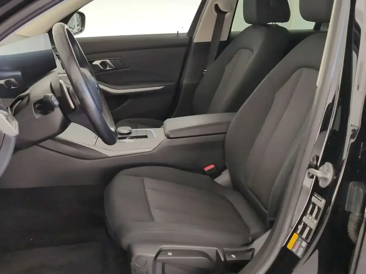Gebraucht BMW 320e Sport Line 204 PS (150 kW) 2022 Schwarz Kombi
