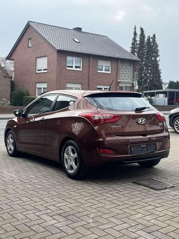 Gebraucht Hyundai i30 99 PS (72 kW) 2013 Hazel brown / met Coupé