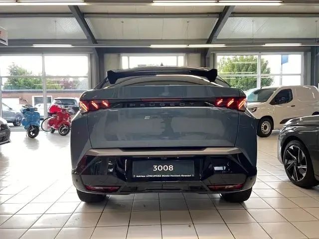 Gebraucht Peugeot e-3008 GT 156 kW (213 PS) 2025 SUV