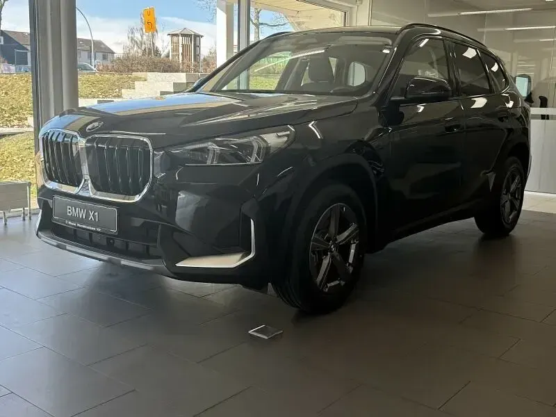 Neu BMW X1 136 PS (100 kW) 2026 Saphirschwarz metallic SUV