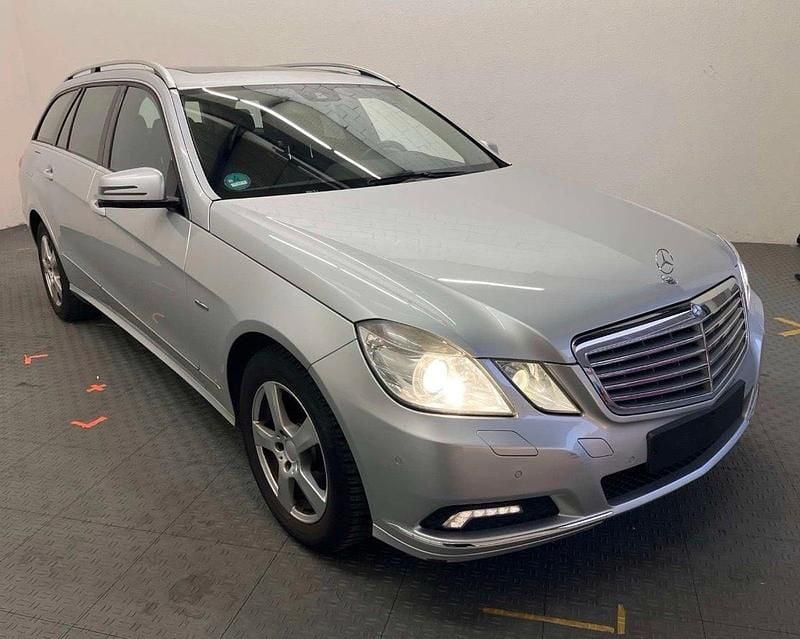 Gebraucht Mercedes E250 Elegance 204 PS (150 kW) 2010 Silber Kombi