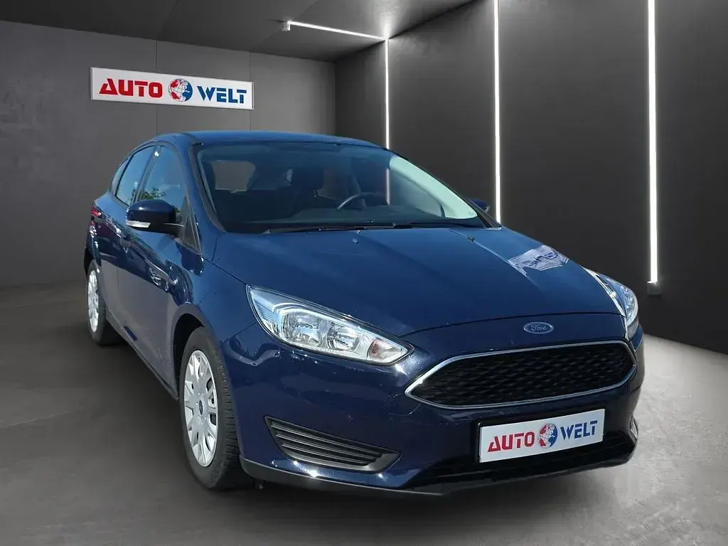 Gebraucht Ford Focus Ambiente 86 PS (63 kW) 2017 Blau Limousine