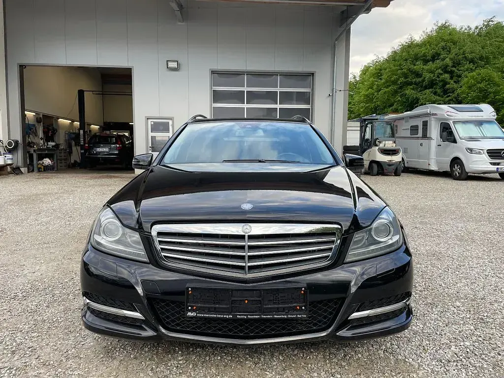 Gebraucht Mercedes C250 204 PS (150 kW) 2011 Schwarz Limousine
