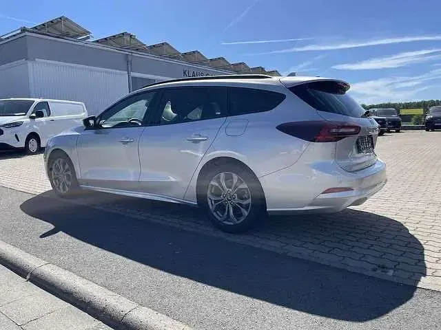 Gebraucht Ford Focus ST-Line 155 PS (114 kW) 2022 Polarsilbermetallic (metallic) Kombi