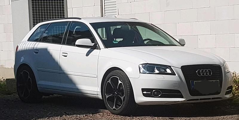 Weiß Gebraucht 2012 Audi A3 Sportback Kleinwagen | 7.250 € (Fairer Preis) - Bild 1/4