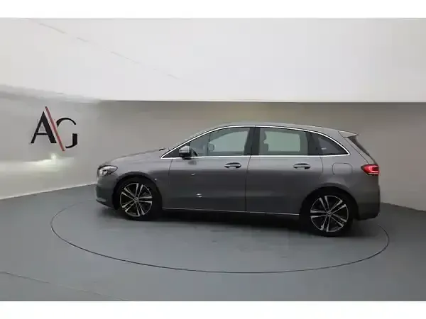 Gebraucht Mercedes B220 190 PS (139 kW) 2020 Mountaingrau metallic Kleinwagen