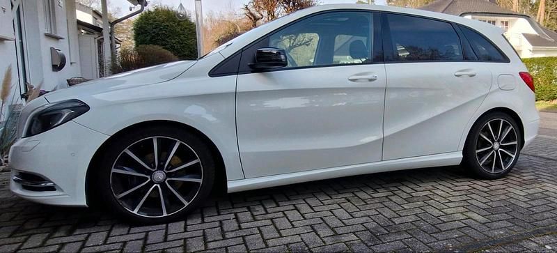 Gebraucht Mercedes B200 2015 Weiß Van / Kleinbus