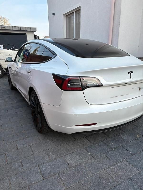 Gebraucht Tesla Model 3 Standard Range 239 kW (325 PS) 2021 Weiß Limousine