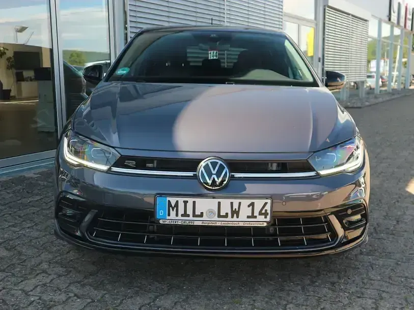 Usata VW Polo R-line 95 CV (69 kW) 2024 Grigio Berlina