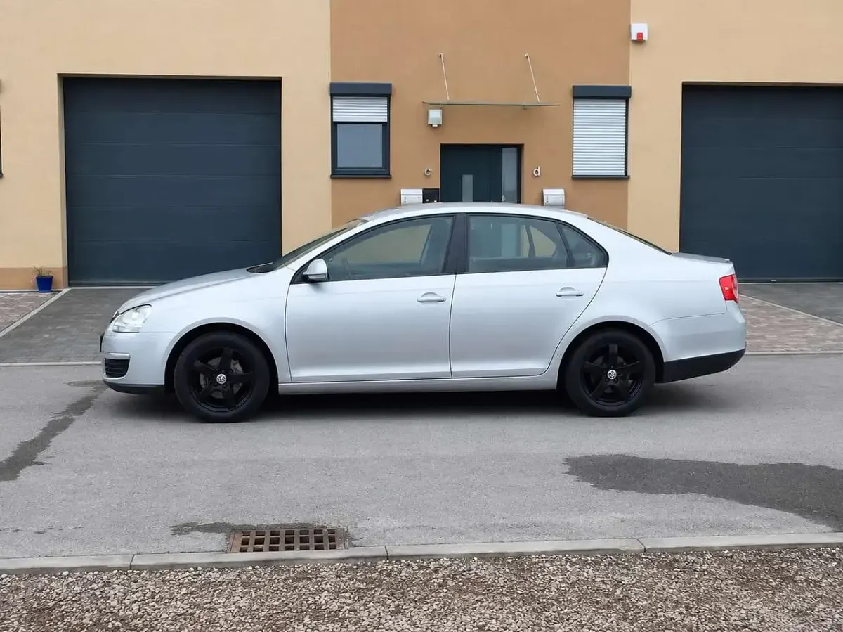 Gebraucht VW Jetta Trendline 102 PS (75 kW) 2009 Limousine