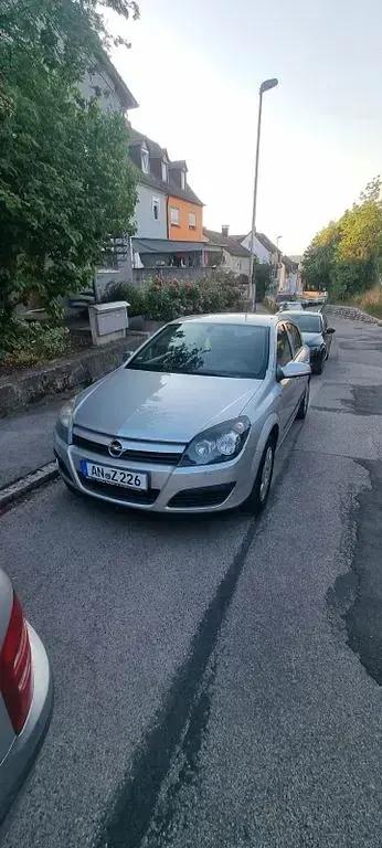 Gebraucht Opel Astra 116 PS (85 kW) 2007 Silber Limousine