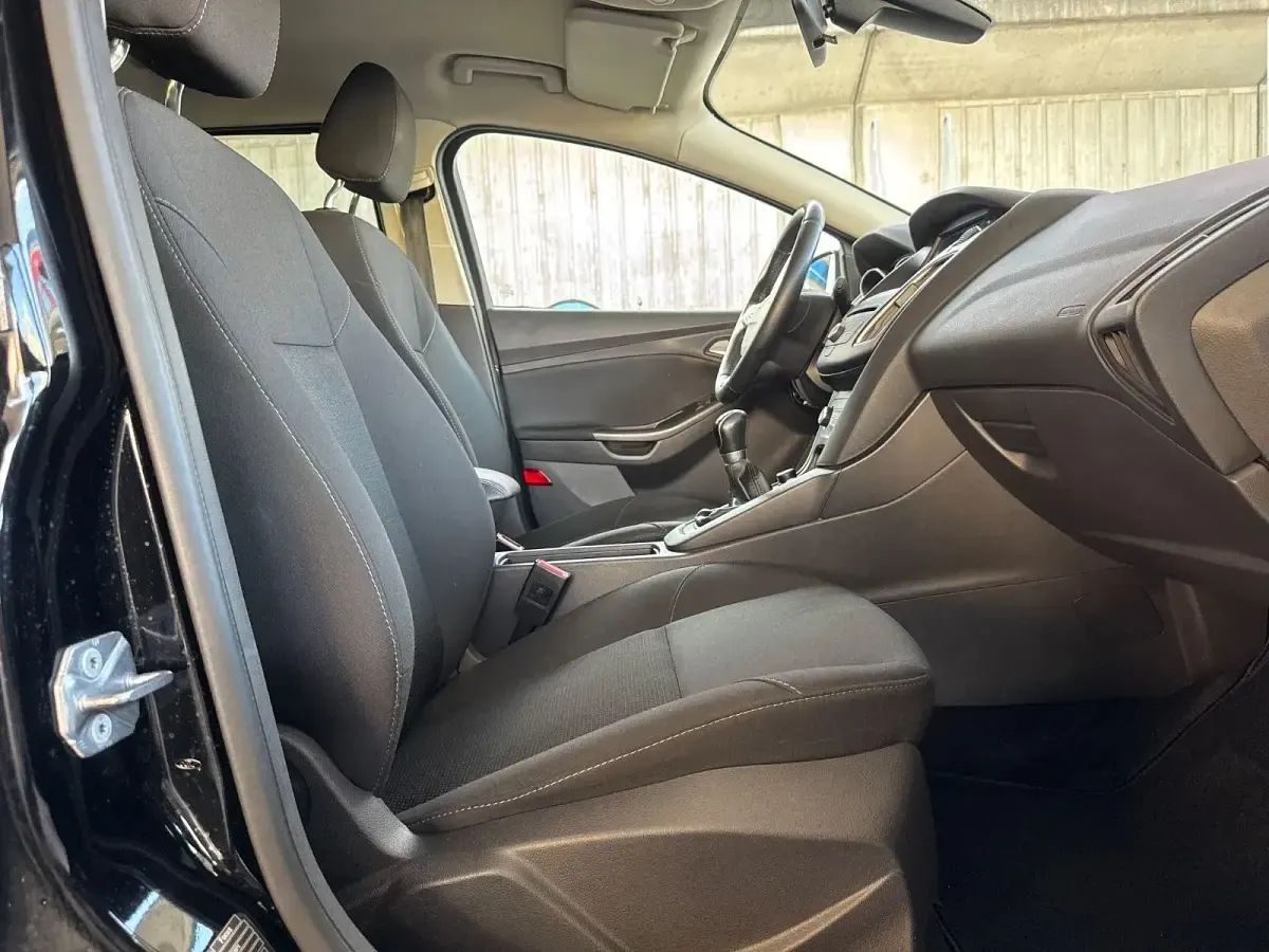Gebraucht Ford Focus Titanium 101 PS (74 kW) 2015 Schwarz Kombi
