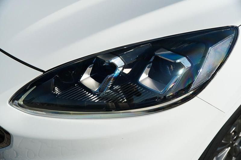 Gebraucht Ford Kuga ST-Line 224 PS (164 kW) 2021 Weiß SUV