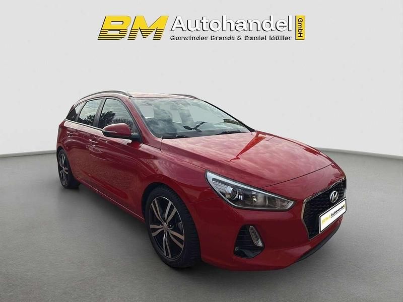 Gebraucht Hyundai i30 120 PS (88 kW) 2018 Rot Kombi