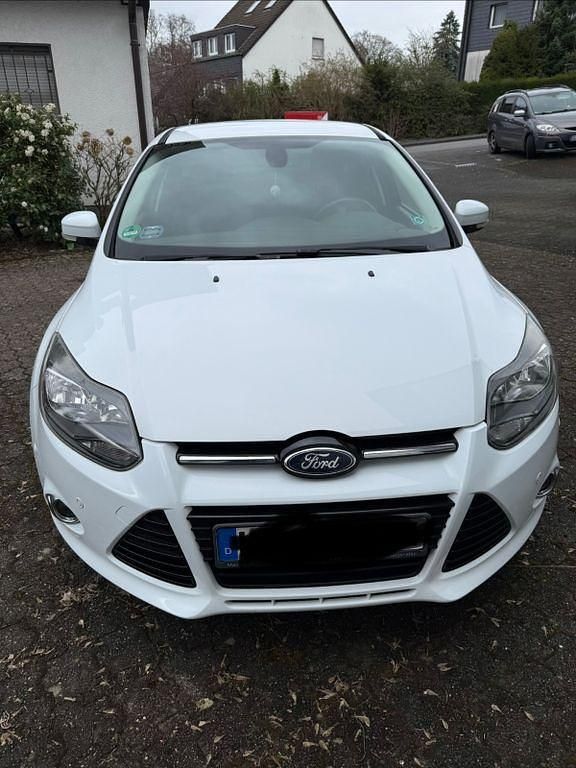 Gebraucht Ford Focus Titanium 125 PS (91 kW) 2013 Weiß Limousine