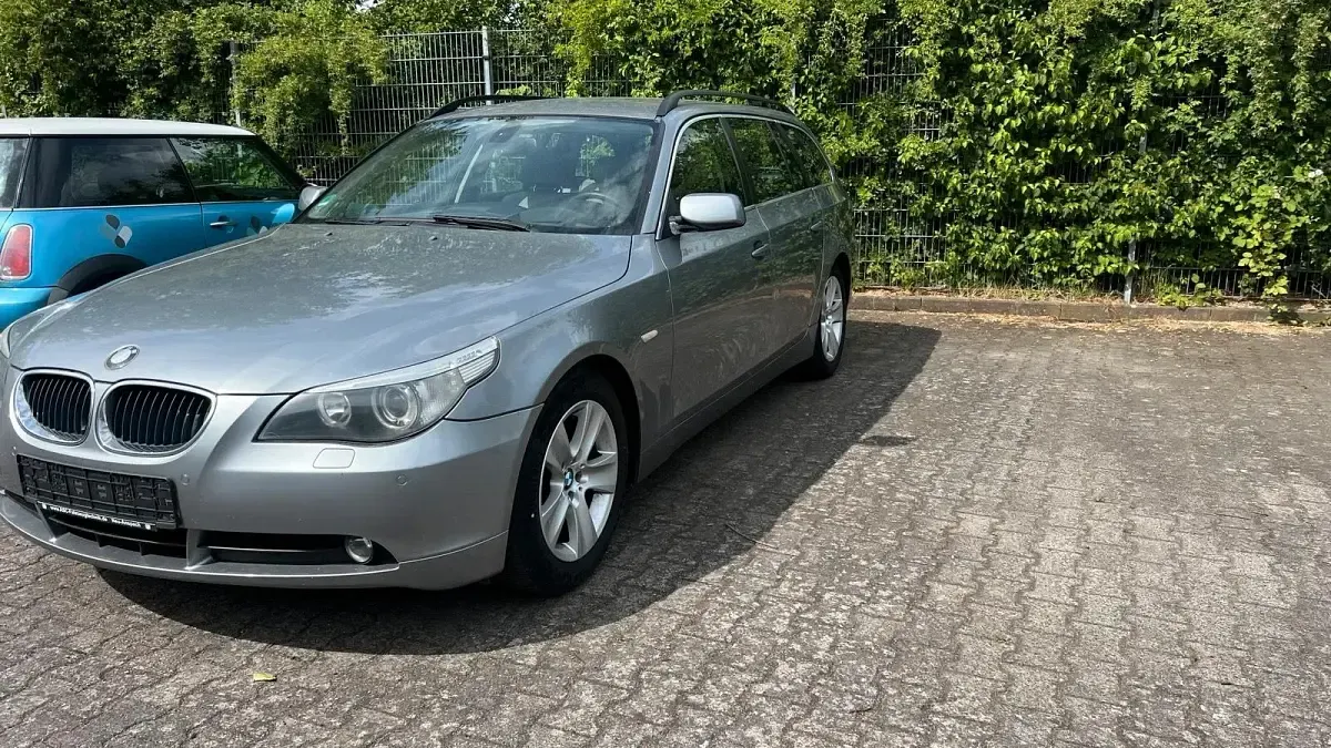Gebraucht BMW 523 177 PS (130 kW) 2005 Grau Kombi
