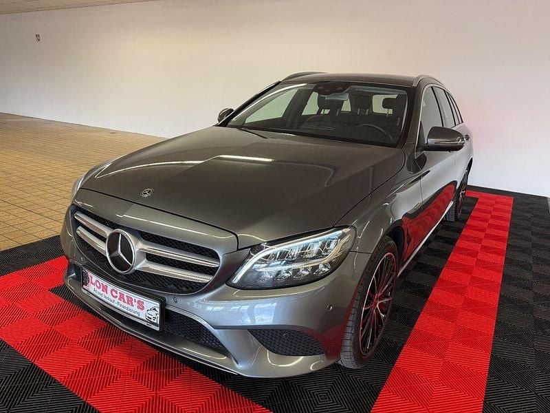 Grau Gebraucht 2020 Mercedes C300e Avantgarde Limousine | 25.990 € (Etwas zu teuer) - Bild 1/4