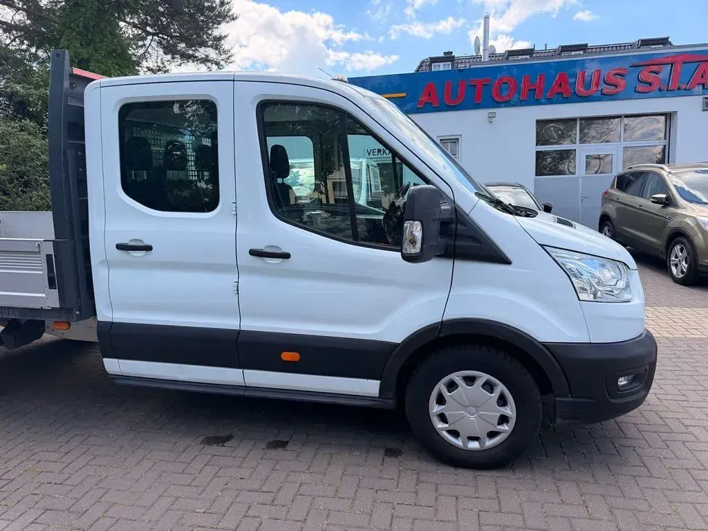 Gebraucht Ford Transit Trend 131 PS (96 kW) 2022 Weiß Limousine