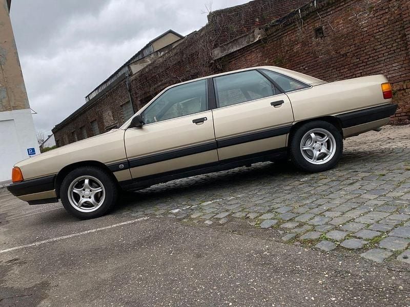 Second-hand Audi 100 90 CP (66 kW) 1990 Auriu Berlinǎ