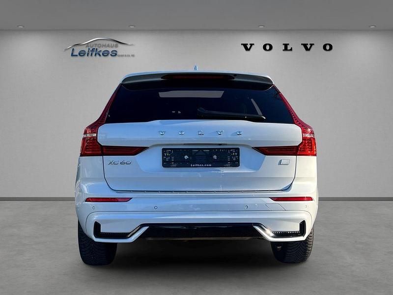 Gebraucht Volvo XC60 Plus 349 PS (256 kW) 2022 Weiss SUV