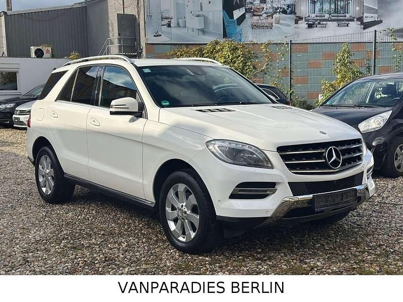 Polarweiss Gebraucht 2013 Mercedes ML350 SUV | 21.800 € (Fairer Preis) - Bild 1/4