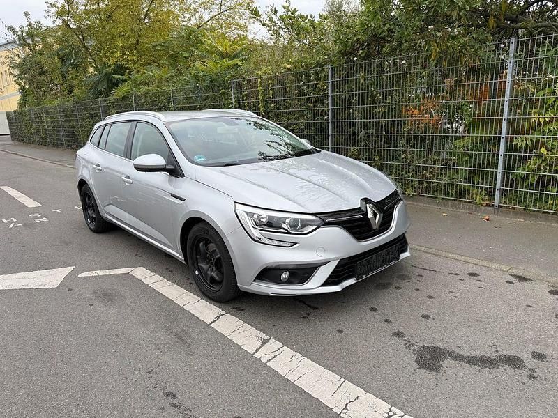 Silber Gebraucht 2019 Renault Mégane IV | 8.299 € (Fairer Preis) - Bild 1/4