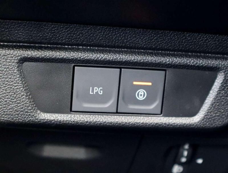 Gebraucht Dacia Jogger 101 PS (74 kW) 2025 Grau Van / Kleinbus