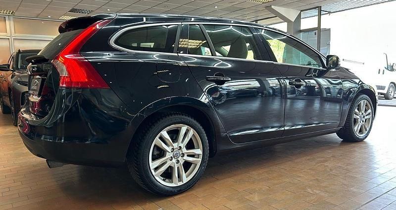 Gebraucht Volvo V60 Momentum 150 PS (110 kW) 2012 Schwarz Kombi
