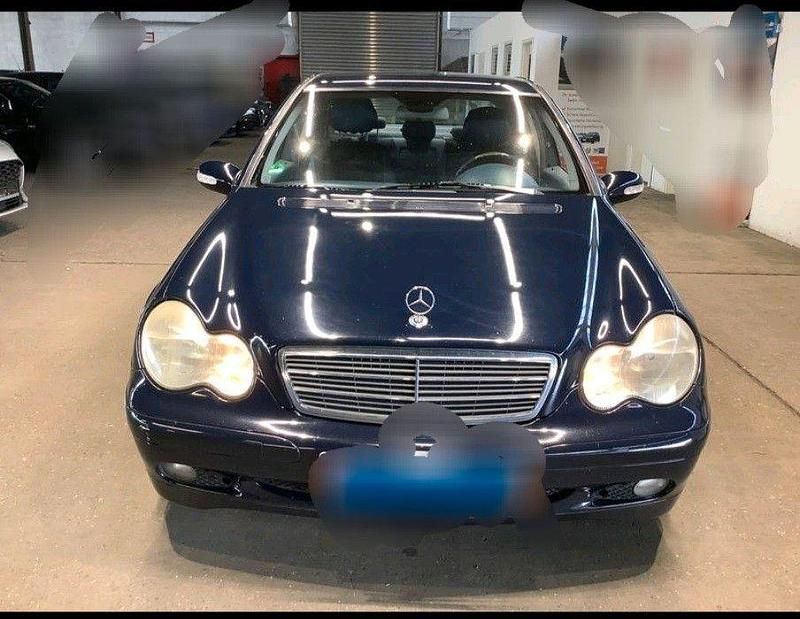Blau Gebraucht 2002 Mercedes C200 Limousine | 1.850 € (Fairer Preis) - Bild 1/4
