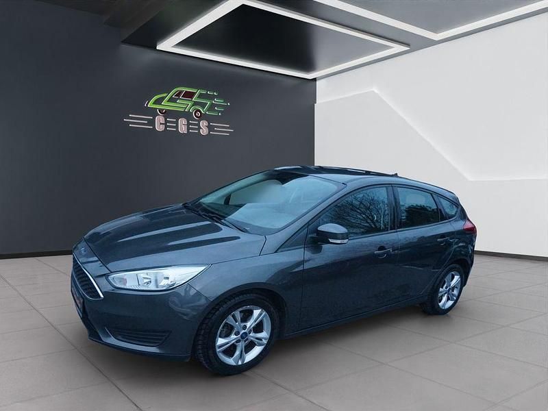 Gebraucht Ford Focus Ambiente 101 PS (74 kW) 2016 Grau Limousine