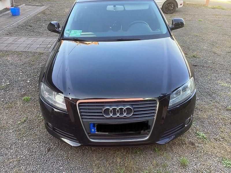 Schwarz Gebraucht 2010 Audi A3 Sportback Ambiente Kleinwagen | 5.200 € (Fairer Preis) - Bild 1/4