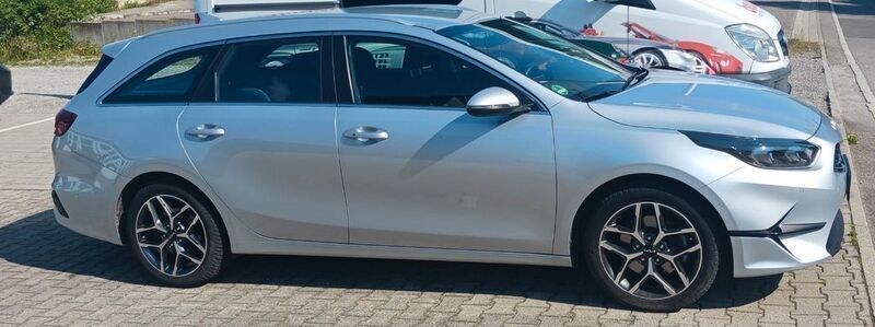 Silber Gebraucht 2023 Kia Ceed Sportswagon Spirit Kombi | 22.999 € (Etwas zu teuer) - Bild 1/4