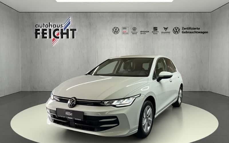 Weiß Gebraucht 2024 VW Golf VIII Life Limousine | 26.450 € (Fairer Preis) - Bild 1/4