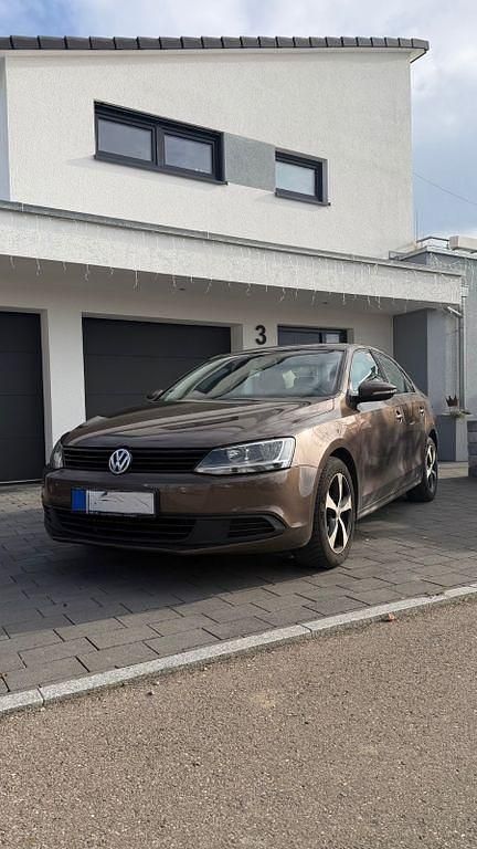 Gebraucht VW Jetta 105 PS (77 kW) 2011 Braun Limousine