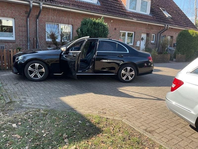 Gebraucht Mercedes E220 194 PS (142 kW) 2019 Schwarz Limousine