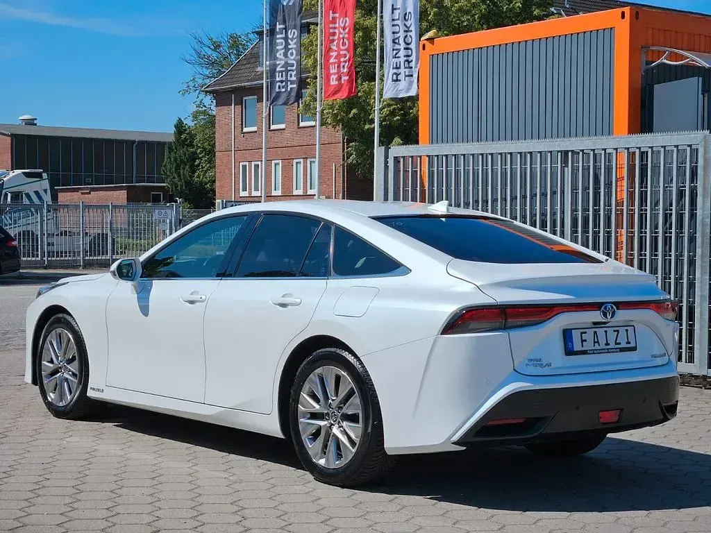 Gebraucht Toyota Mirai Executive 182 PS (133 kW) 2022 Frozen white Limousine