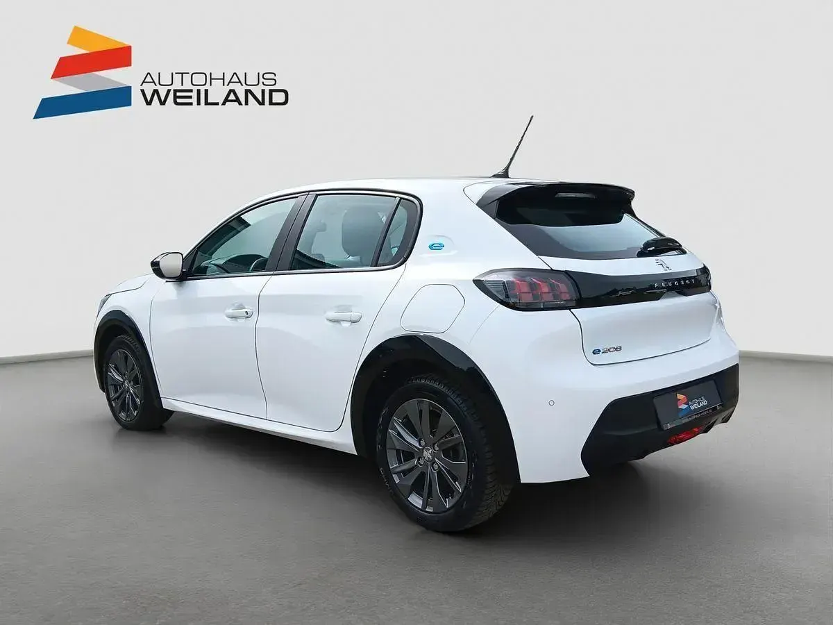 Gebraucht Peugeot 208 Active 100 kW (136 PS) 2022 Weiß Kleinwagen