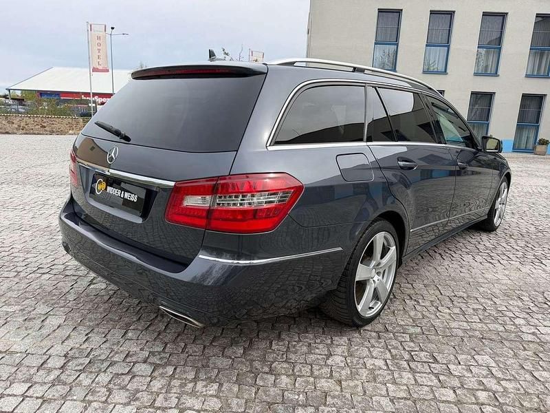 Gebraucht Mercedes E250 204 PS (150 kW) 2011 Tenoritgrau Kombi