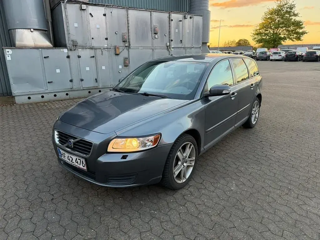 Second-hand Volvo V50 109 CP (80 kW) 2008 Gri Break