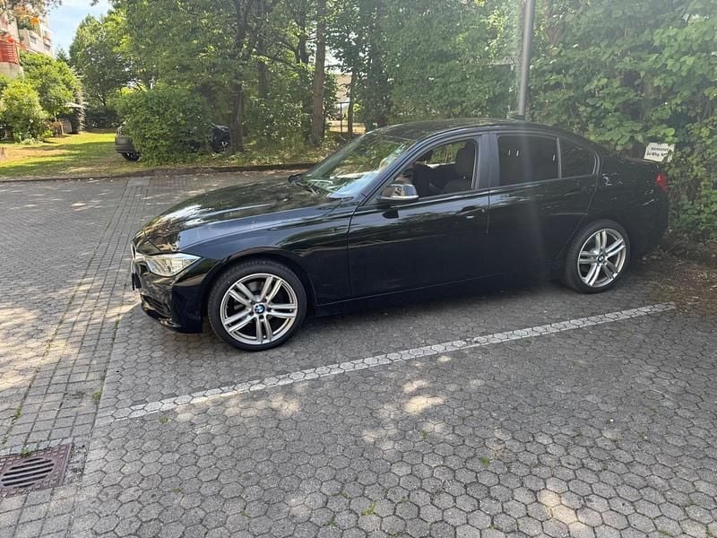Używany BMW 320 184 KM (135 kW) 2014 Czarny Sedan/Limuzyna