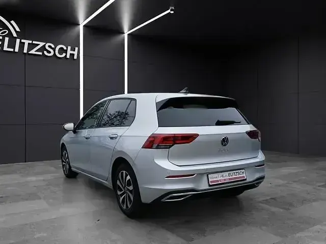 Używany VW Golf VIII Active 150 KM (110 kW) 2023 Srebrny Sedan/Limuzyna