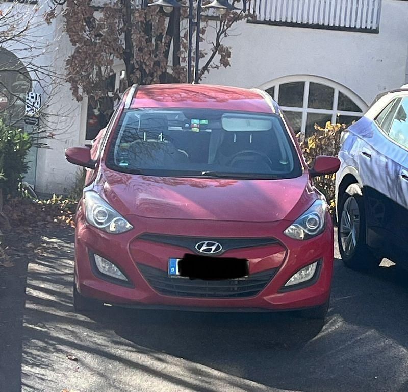 Rot Gebraucht 2013 Hyundai i30 Classic Kombi | 2.999 € (Fairer Preis) - Bild 1/4