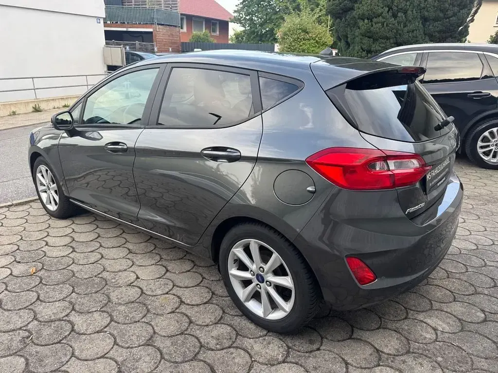 Gebraucht Ford Fiesta 101 PS (74 kW) 2018 Magnetic Kleinwagen