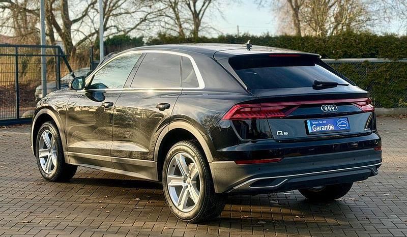 Gebraucht Audi Q8 Sport 231 PS (169 kW) 2020 Tiefschwarz SUV