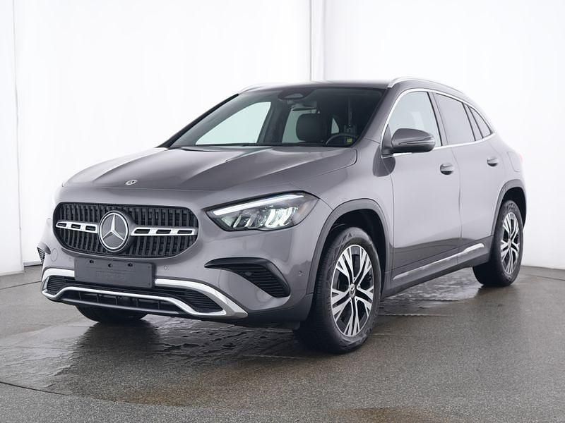 Metalliclack mountaingrau Gebraucht 2024 Mercedes GLA200 Progressive SUV | 36.900 € (Superpreis) - Bild 1/4