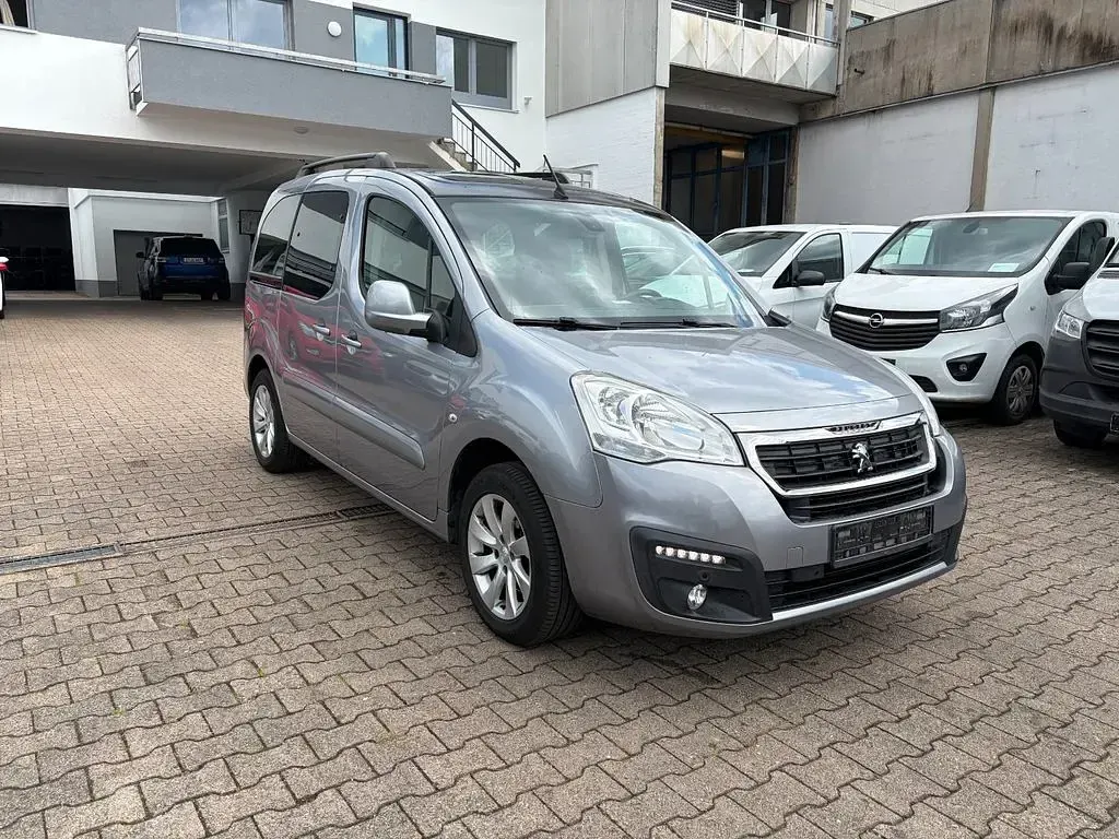 Gebraucht Peugeot Partner Tepee Allure 110 PS (80 kW) 2017 Gris artense Van / Kleinbus