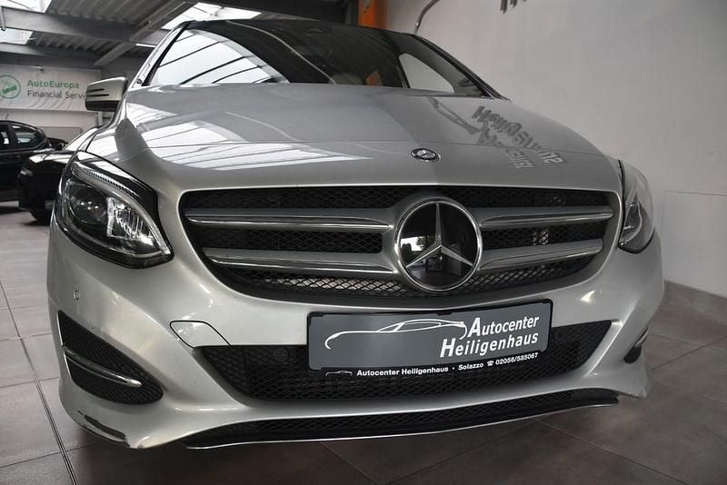 Silber Gebraucht 2016 Mercedes B200 Van / Kleinbus | 10.980 € (Guter Preis) - Bild 1/4